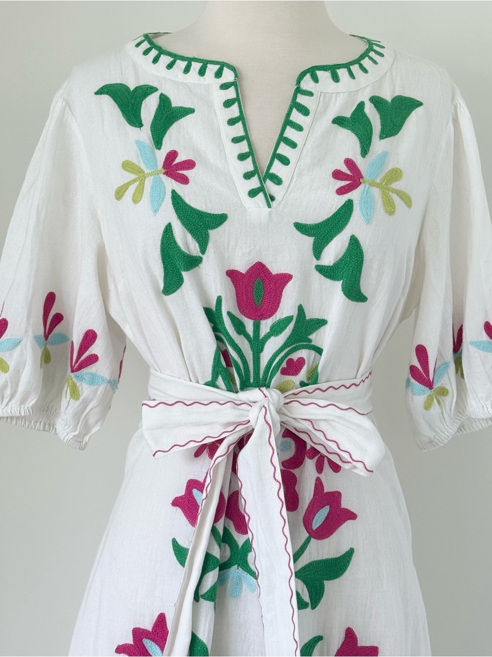 Roller Rabbit Embroidery Caftan Tie Dress White Pink Floral Dress Size S - Picture 2 of 10
